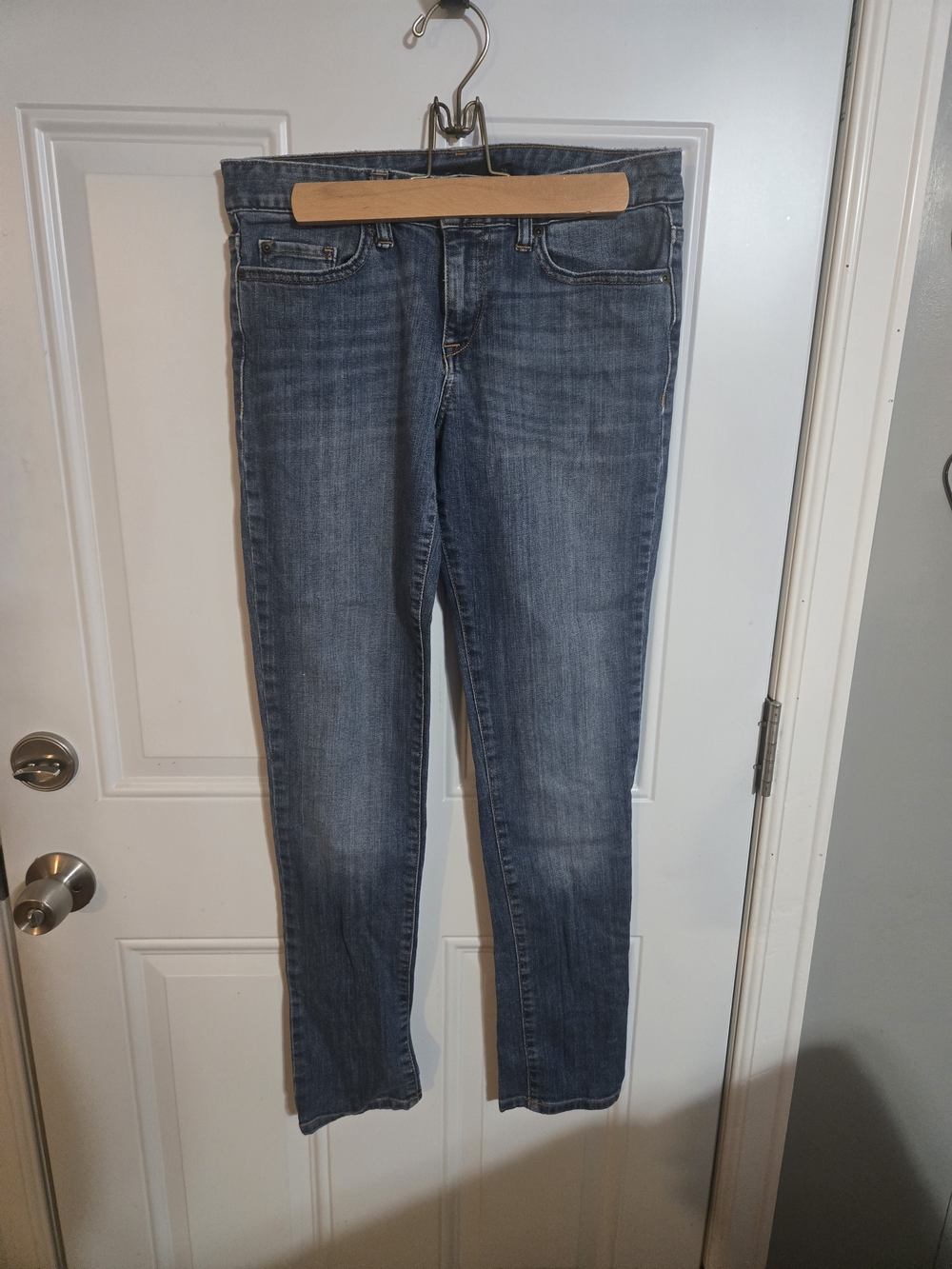 Calvin Klein Boyfriend Jeans Women’s Skinny Jeans in Medium Blue Wash